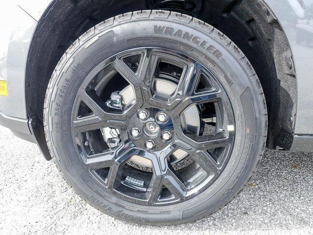 new 2025 Ford Maverick car, priced at $33,950