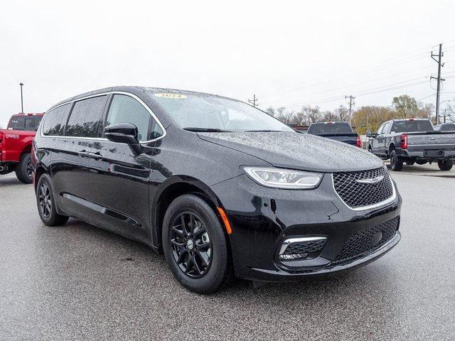 used 2024 Chrysler Pacifica car, priced at $33,732