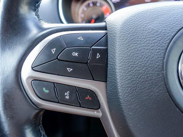 used 2020 Jeep Cherokee car, priced at $16,489