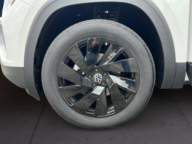 new 2025 Volkswagen Atlas car, priced at $48,315