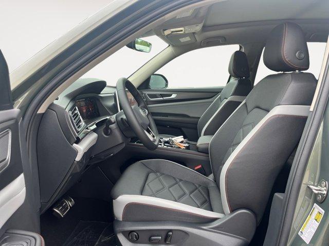 new 2025 Volkswagen Atlas car, priced at $49,306