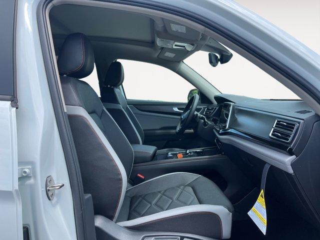 new 2025 Volkswagen Atlas car, priced at $50,001