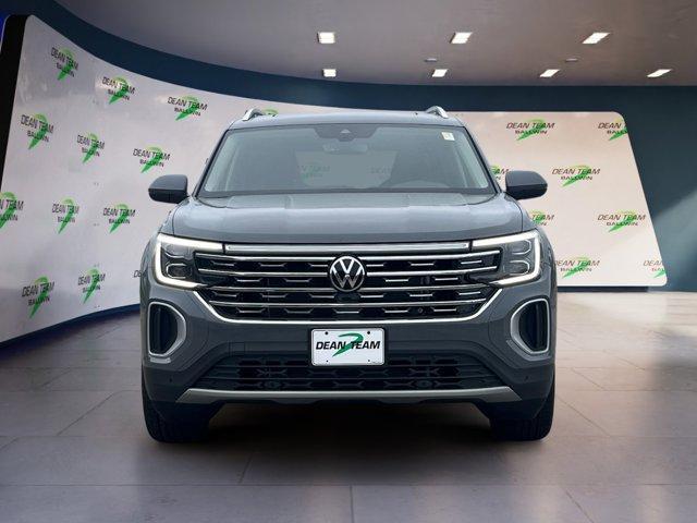 new 2025 Volkswagen Atlas car, priced at $52,001