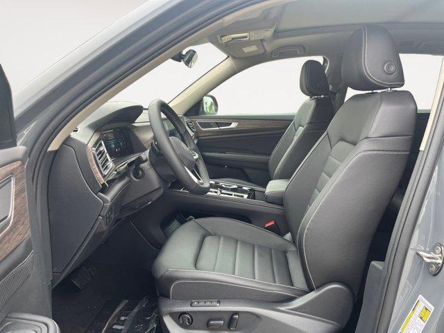 new 2025 Volkswagen Atlas car, priced at $52,001