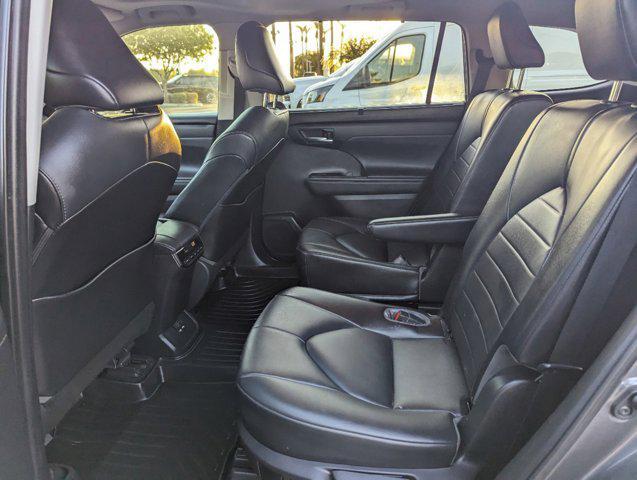 used 2021 Toyota Highlander car, priced at $28,999