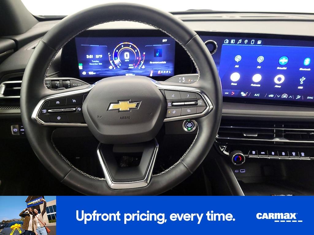 used 2025 Chevrolet Traverse car, priced at $38,998