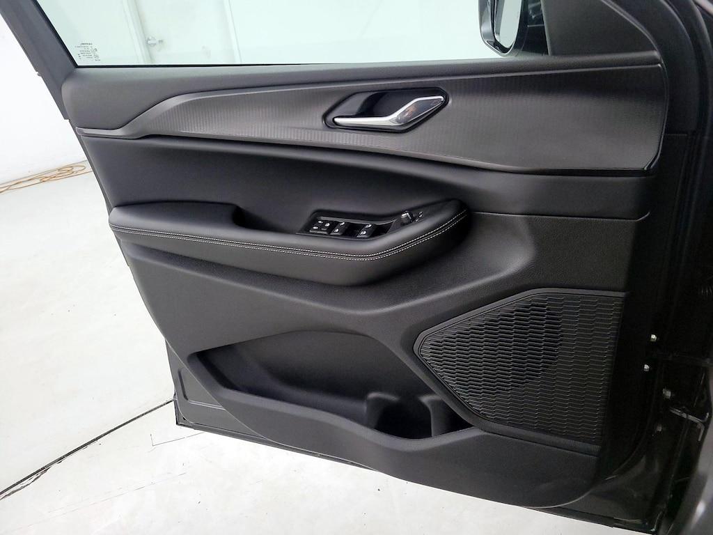 used 2025 Jeep Grand Cherokee car, priced at $42,998