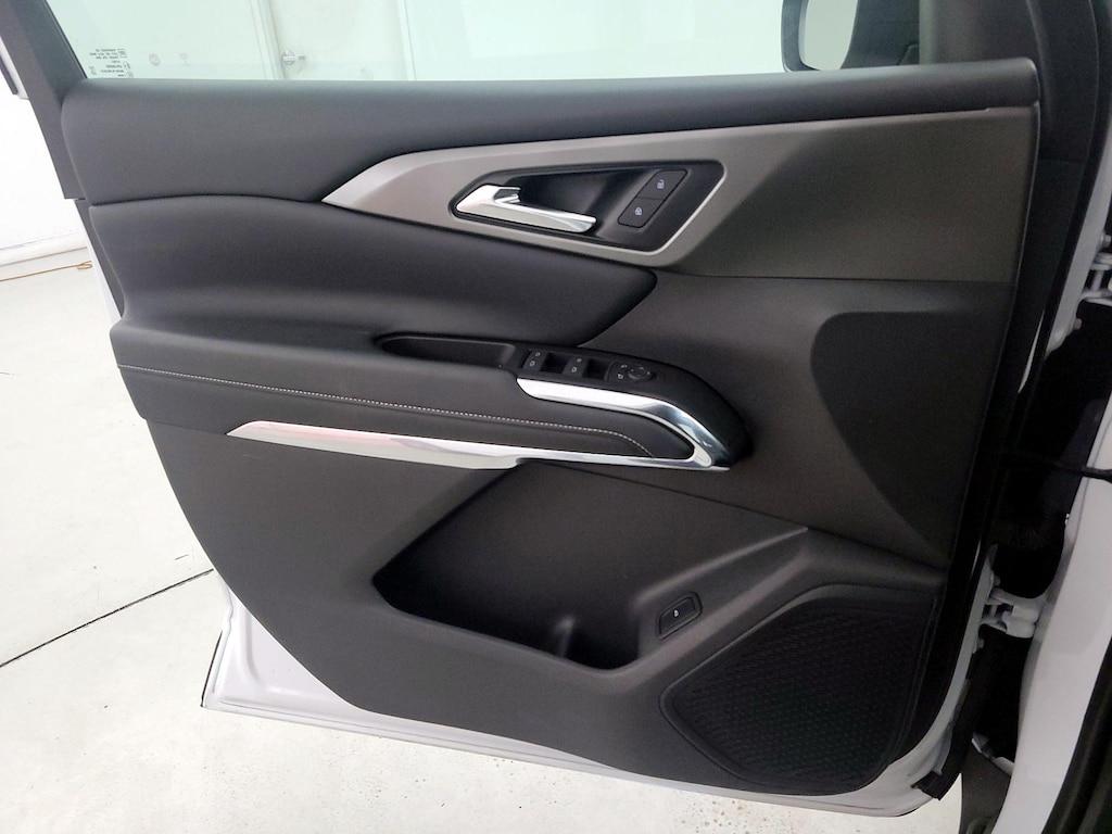 used 2025 Chevrolet Traverse car, priced at $38,998