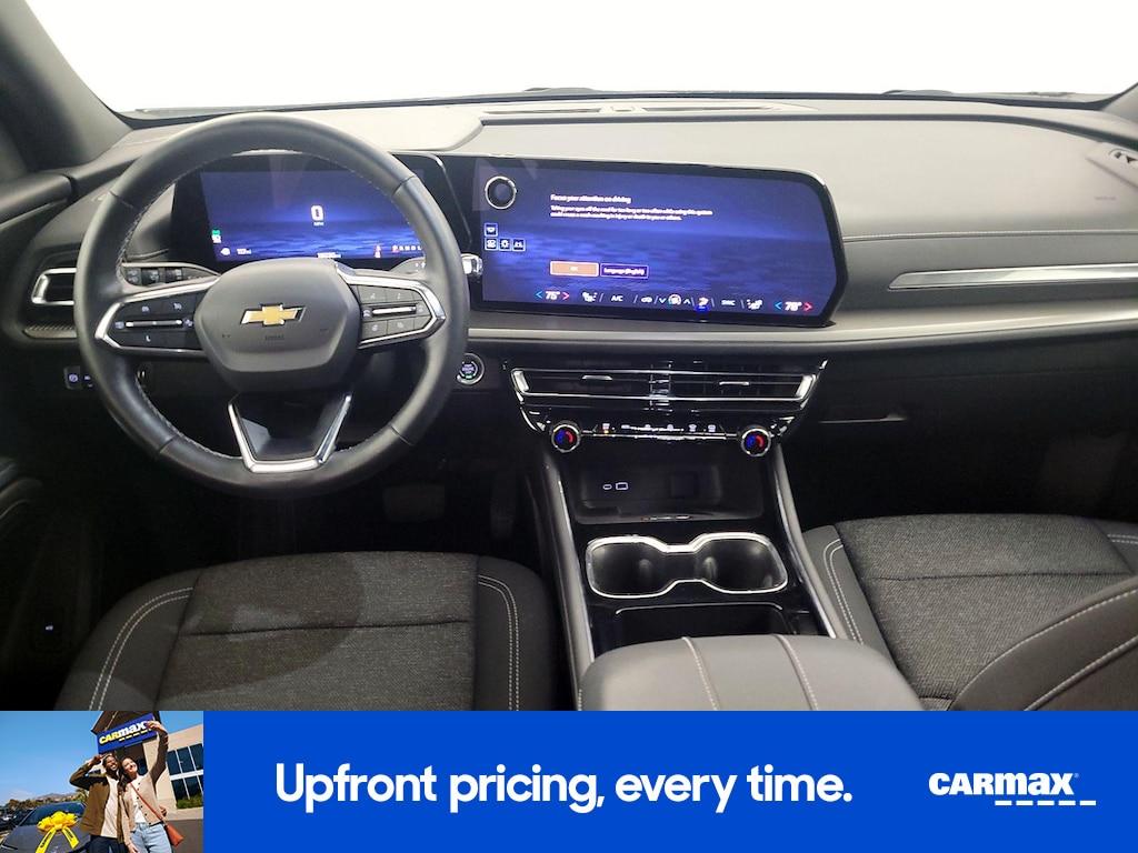 used 2025 Chevrolet Traverse car, priced at $38,998