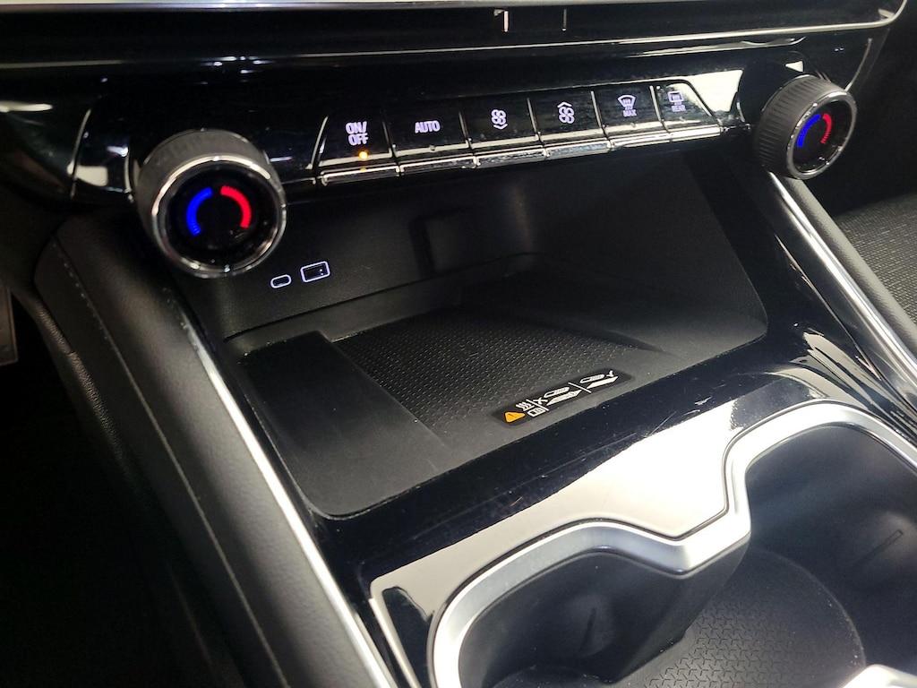 used 2025 Chevrolet Traverse car, priced at $39,998