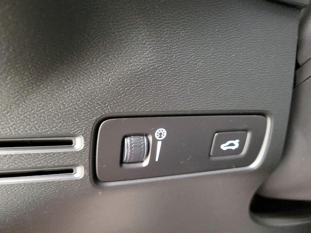 used 2021 Volvo XC40 car, priced at $24,998