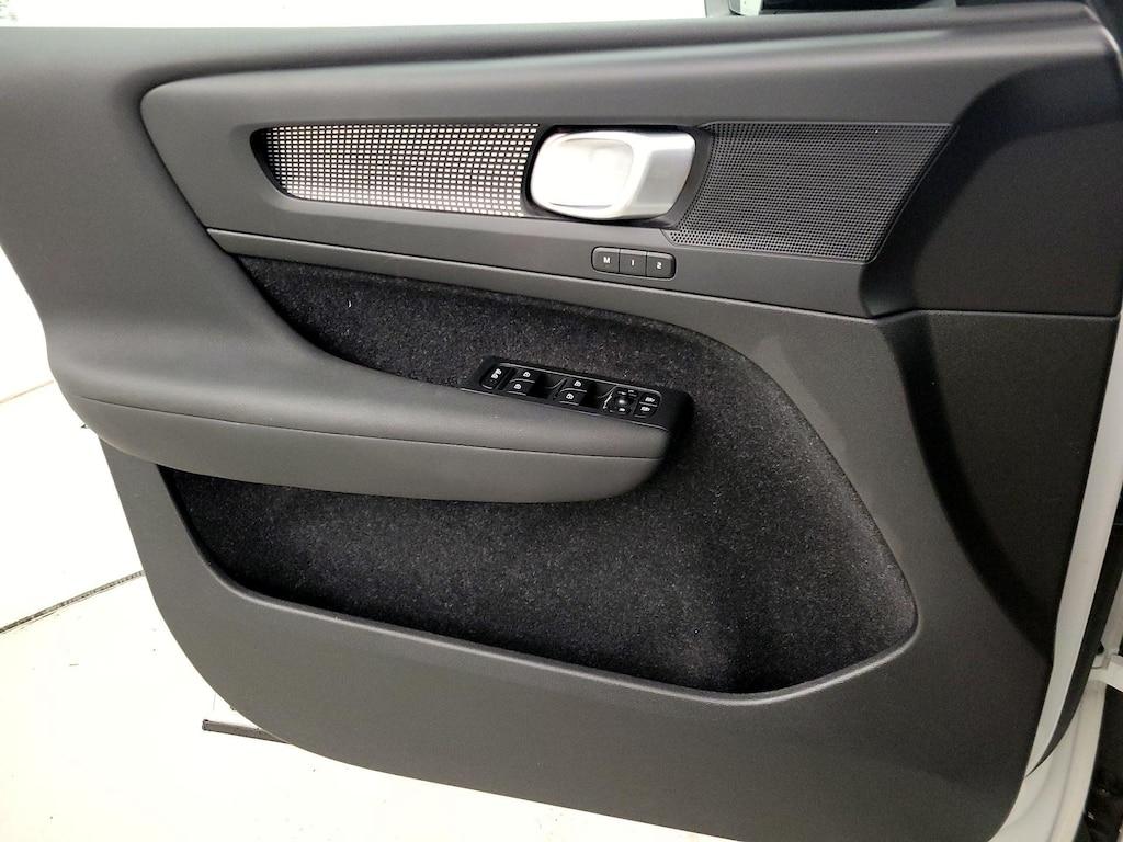 used 2021 Volvo XC40 car, priced at $24,998