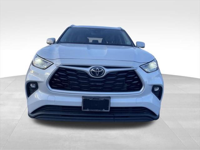 used 2022 Toyota Highlander car, priced at $38,299