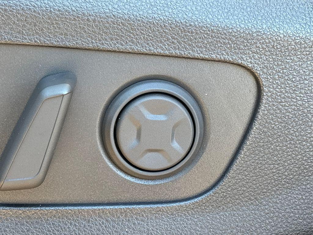 new 2025 Kia Carnival car, priced at $40,360