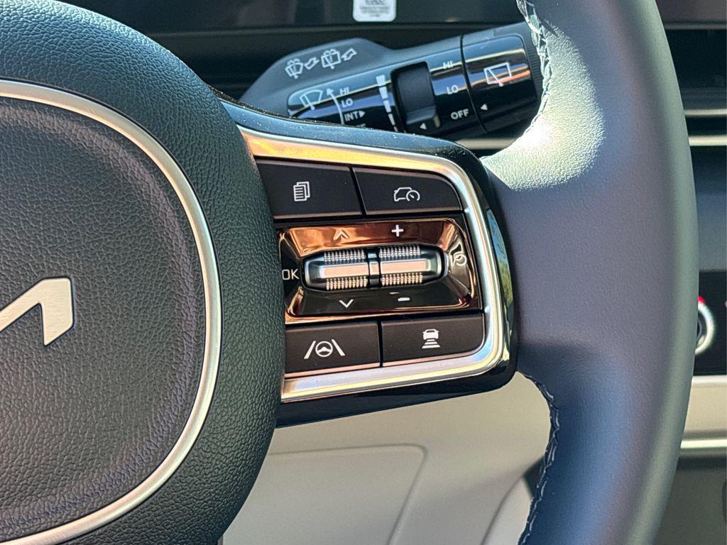 new 2025 Kia Carnival car, priced at $40,360