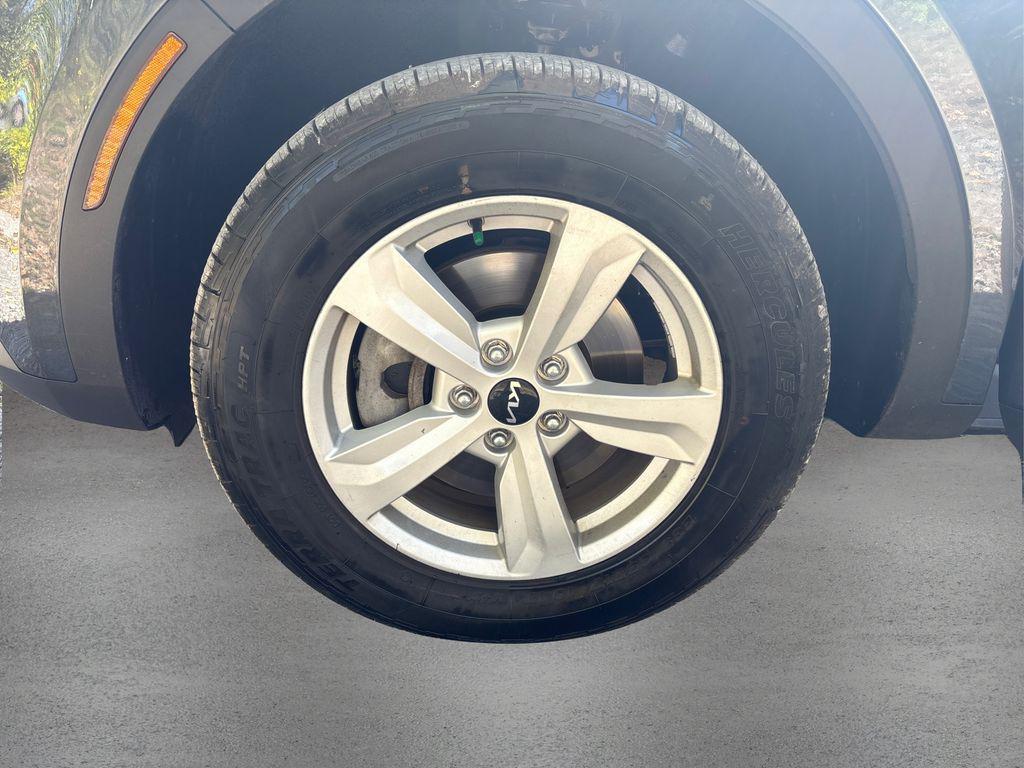 used 2022 Kia Sorento car, priced at $22,999