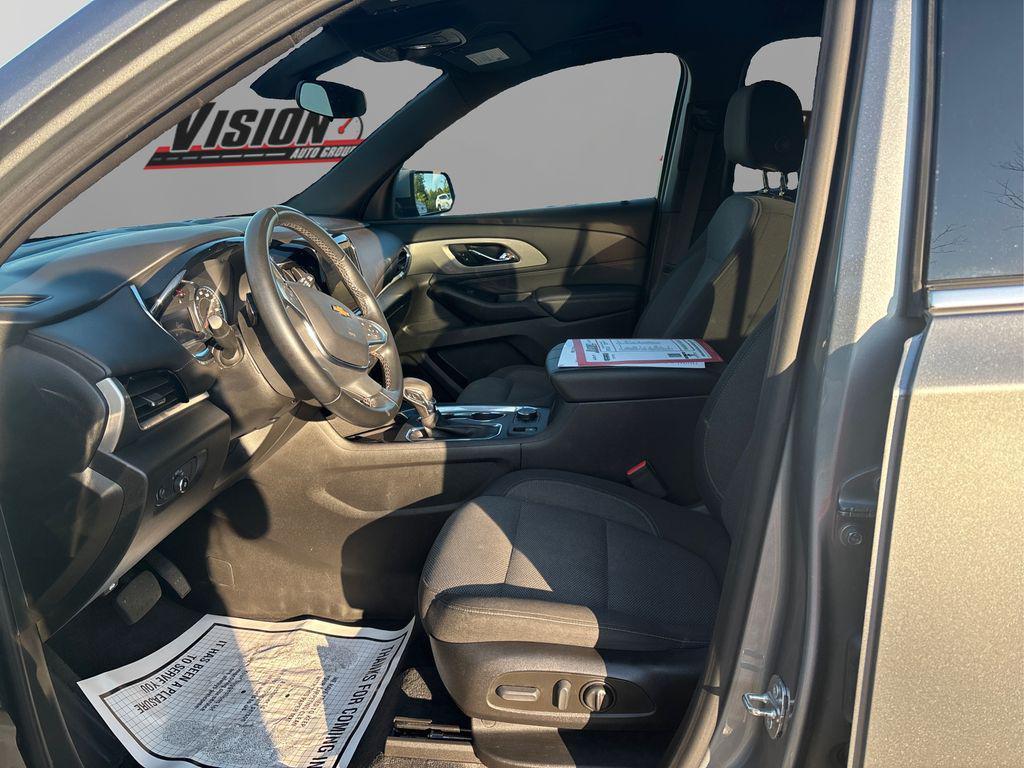 used 2023 Chevrolet Traverse car, priced at $29,367