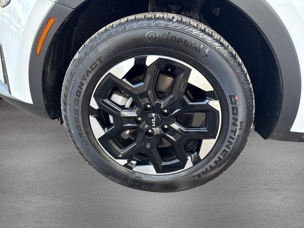 used 2025 Kia Sorento car, priced at $34,990