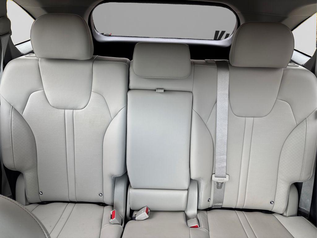 used 2025 Kia Sorento car, priced at $33,342