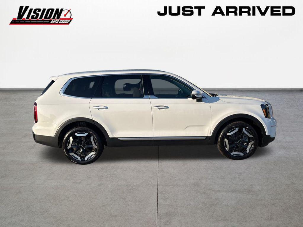 new 2025 Kia Telluride car, priced at $43,205