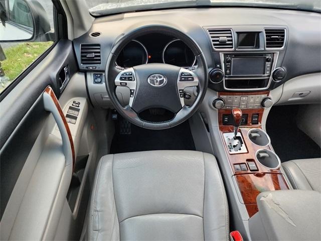 used 2013 Toyota Highlander car, priced at $12,196