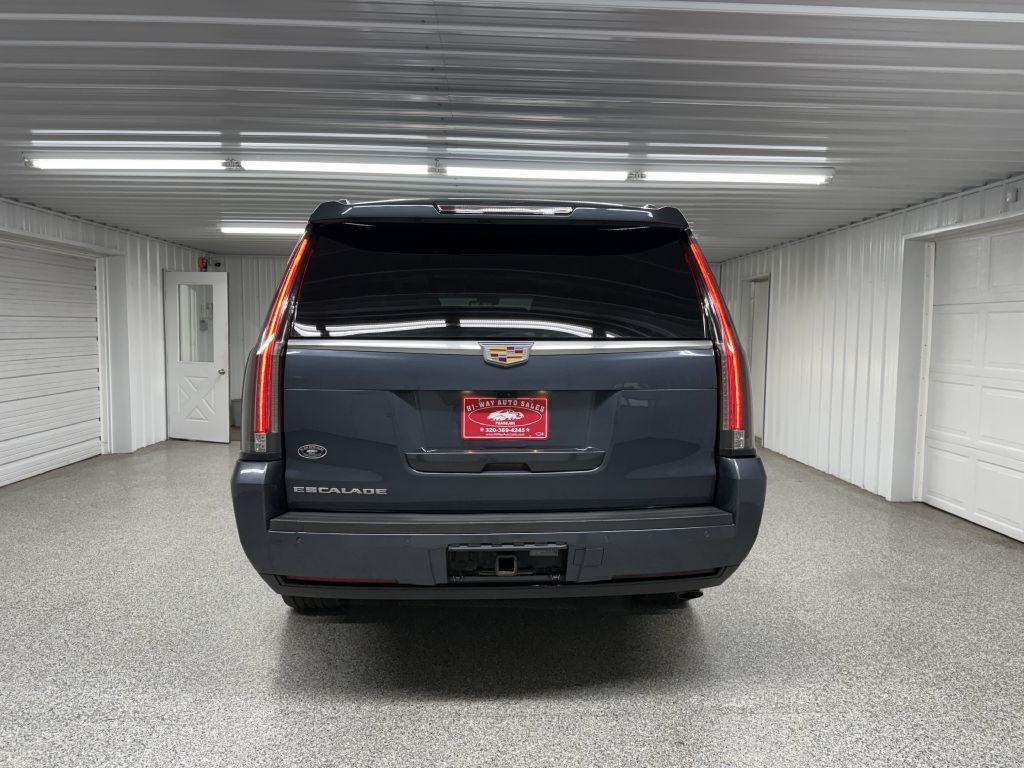 used 2019 Cadillac Escalade ESV car, priced at $28,995