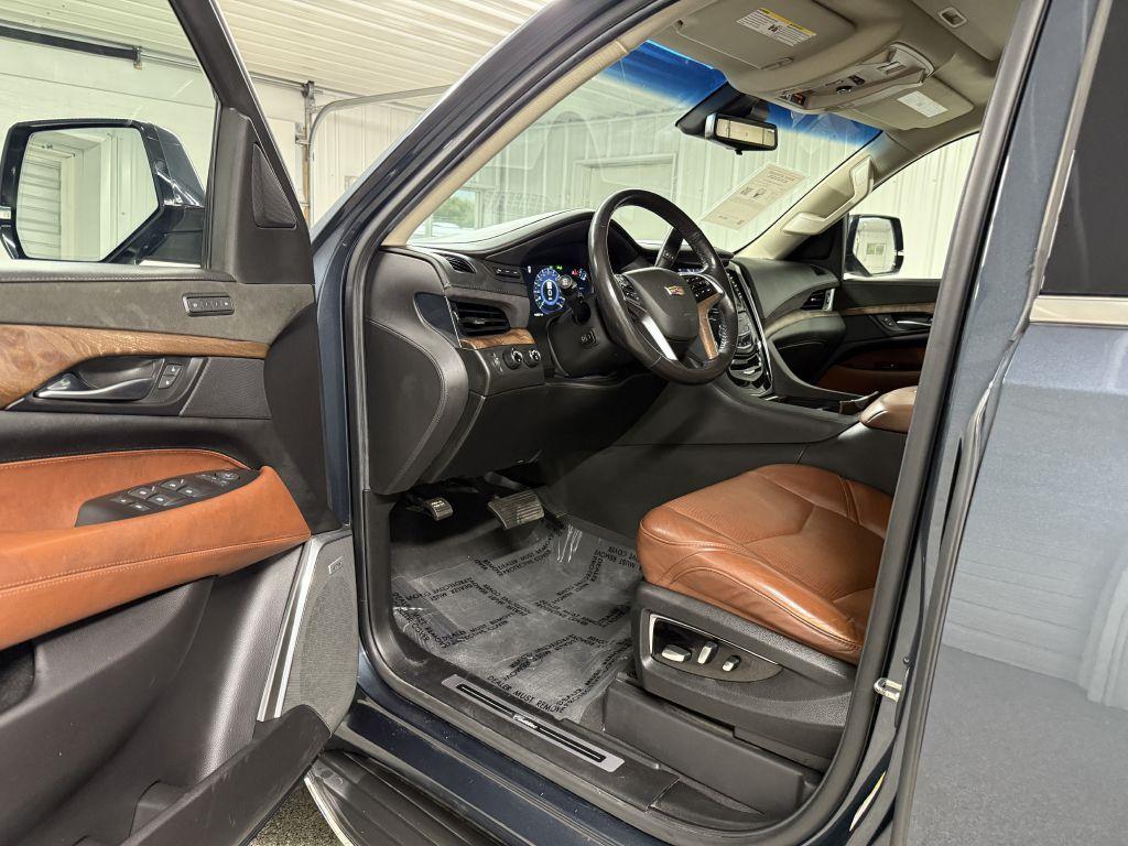 used 2019 Cadillac Escalade ESV car, priced at $28,995