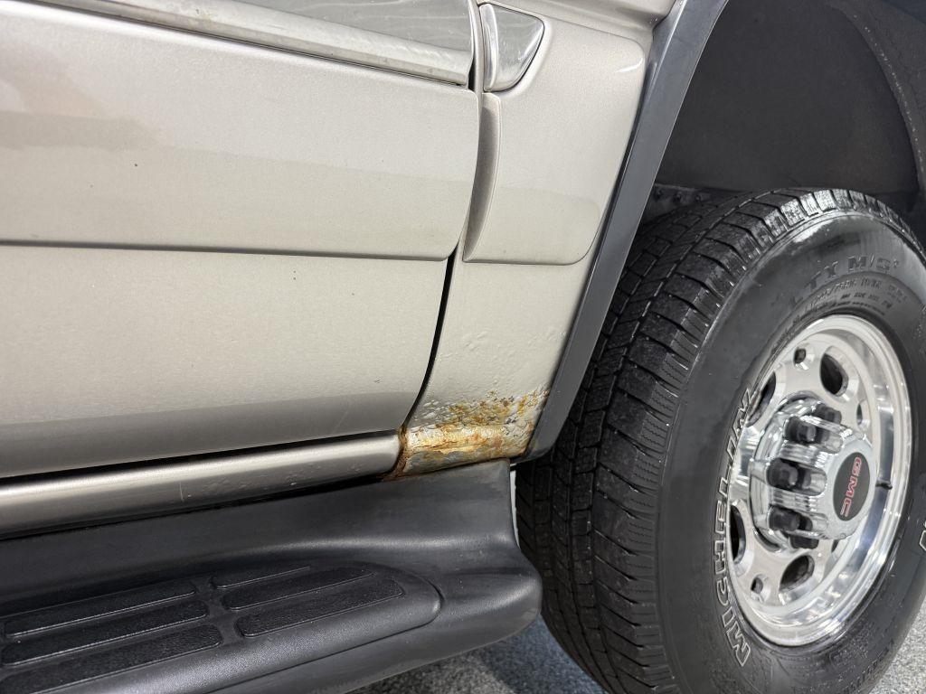 used 2001 GMC Yukon XL car, priced at $9,995