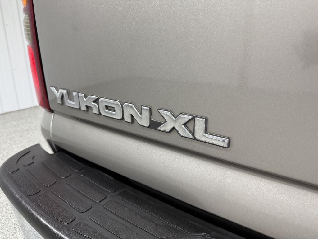 used 2001 GMC Yukon XL car, priced at $9,995