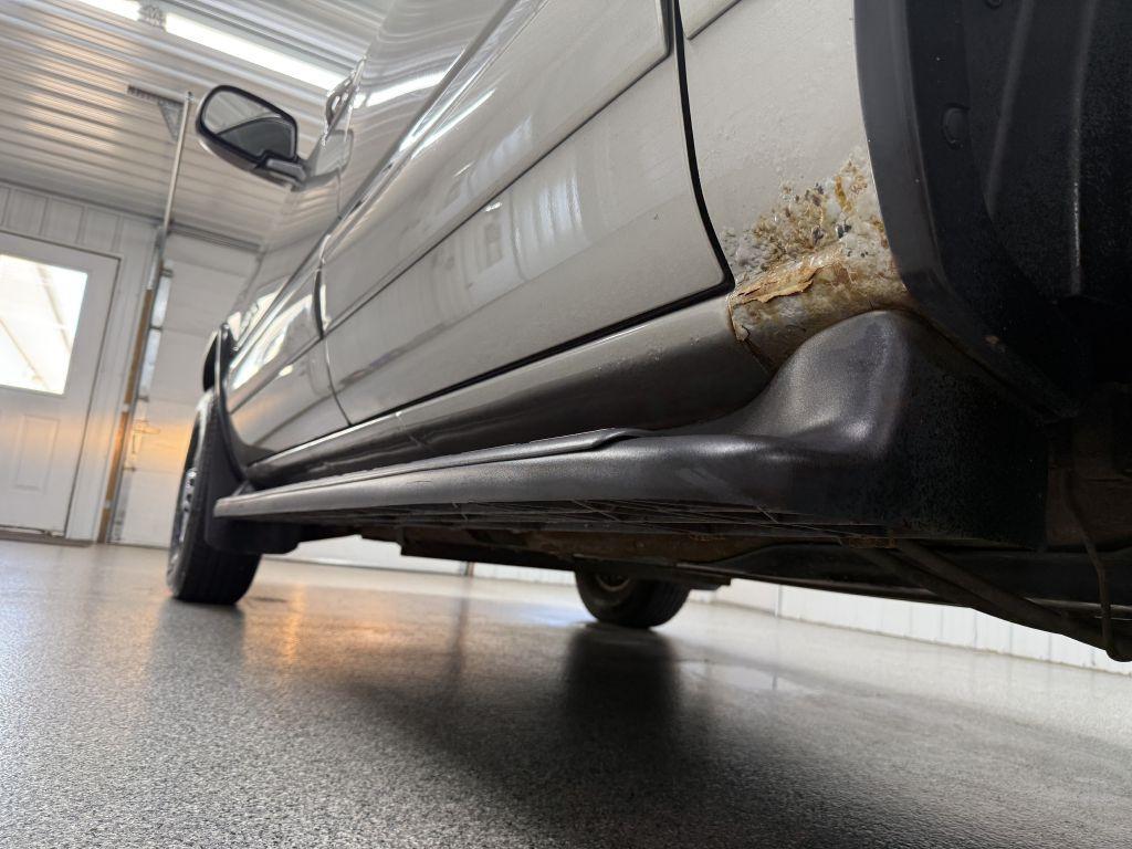 used 2001 GMC Yukon XL car, priced at $9,995