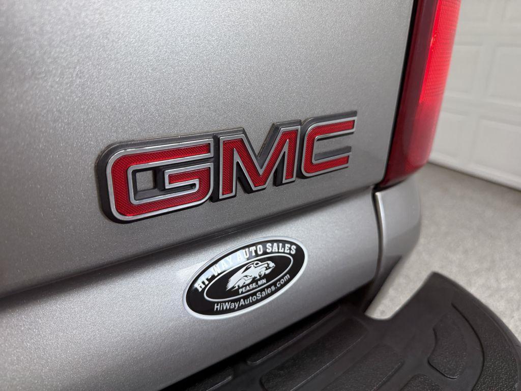 used 2001 GMC Yukon XL car, priced at $9,995