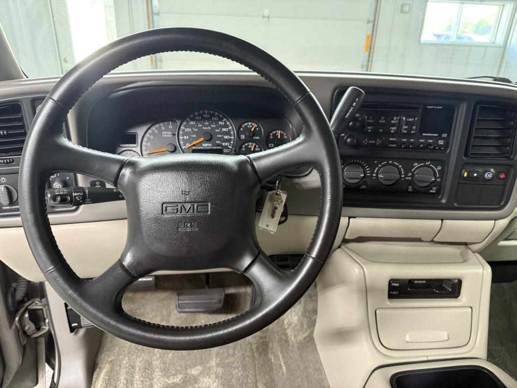 used 2001 GMC Yukon XL car, priced at $9,995