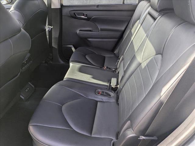 used 2021 Toyota Highlander car, priced at $28,999