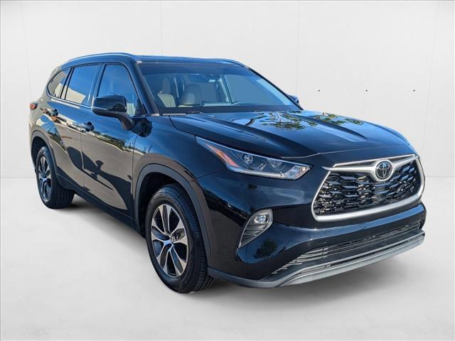used 2021 Toyota Highlander car, priced at $31,099