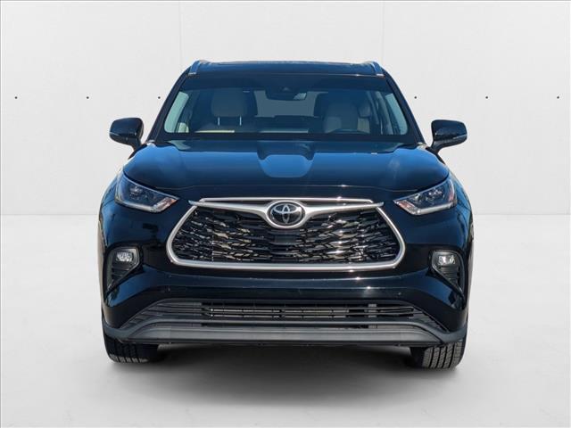 used 2021 Toyota Highlander car, priced at $31,099
