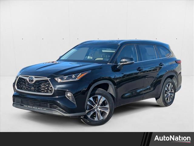 used 2021 Toyota Highlander car, priced at $31,099