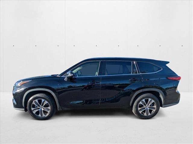 used 2021 Toyota Highlander car, priced at $31,099