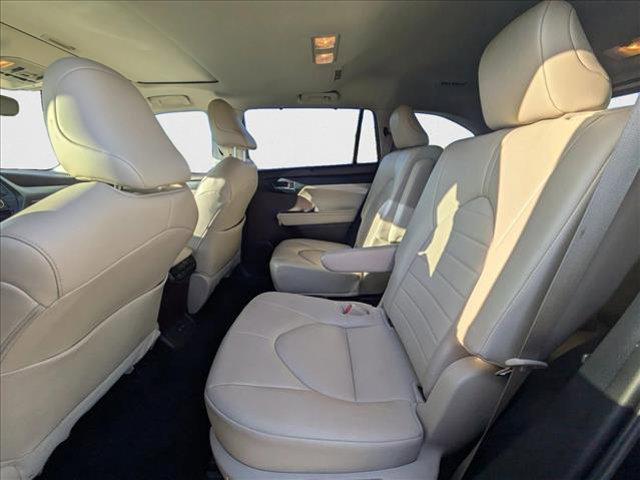 used 2021 Toyota Highlander car, priced at $31,099