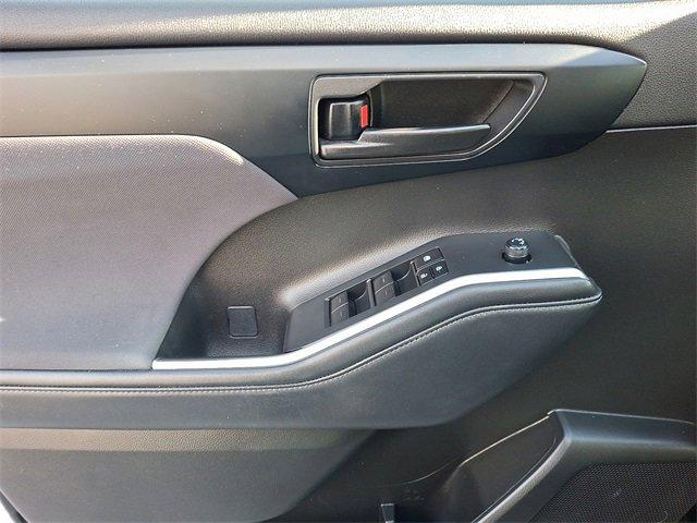 used 2022 Toyota Highlander car, priced at $35,990