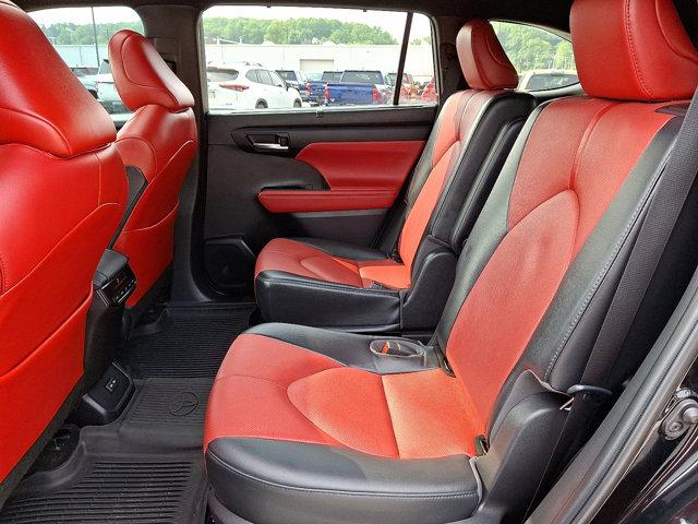 used 2022 Toyota Highlander car, priced at $39,995
