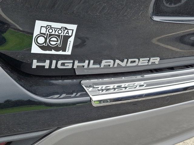used 2022 Toyota Highlander car, priced at $40,490
