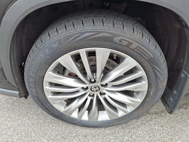 used 2022 Toyota Highlander car, priced at $40,490