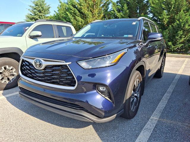 used 2022 Toyota Highlander car, priced at $40,990