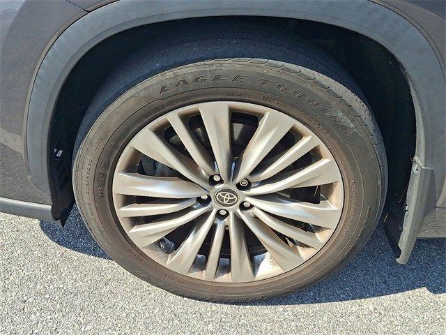 used 2023 Toyota Highlander car, priced at $42,995