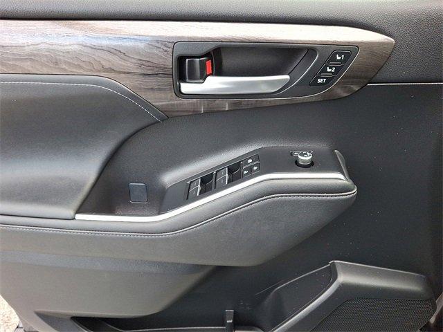 used 2023 Toyota Highlander car, priced at $41,995