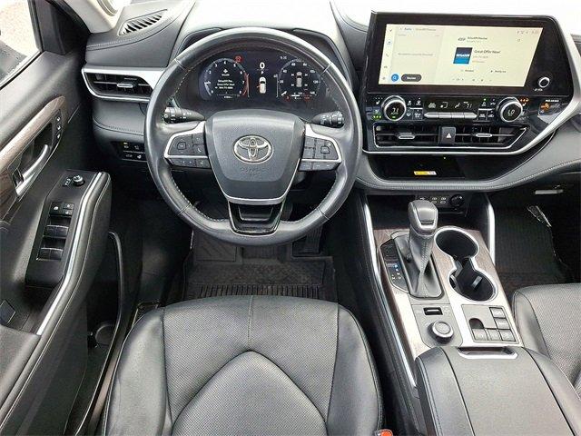 used 2023 Toyota Highlander car, priced at $41,995