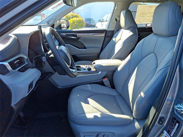 new 2025 Toyota Highlander car