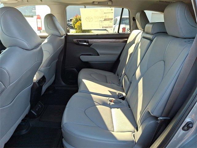 new 2025 Toyota Highlander car