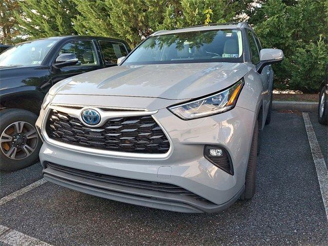 used 2022 Toyota Highlander car, priced at $36,990