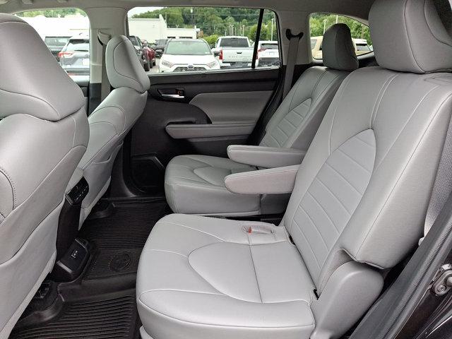 used 2022 Toyota Highlander car, priced at $38,990